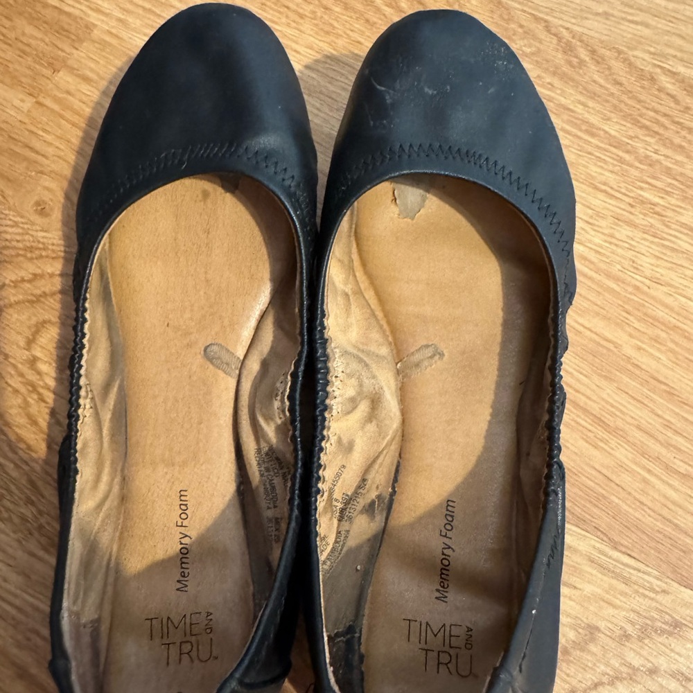 Black Dirty Used Flats